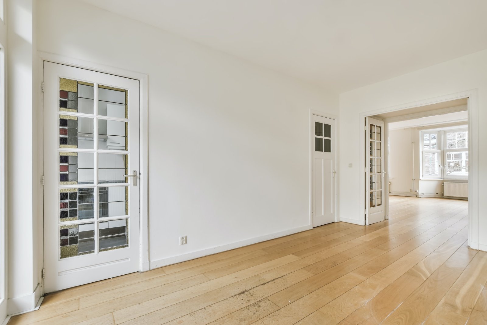 Room with door and parquet floor
